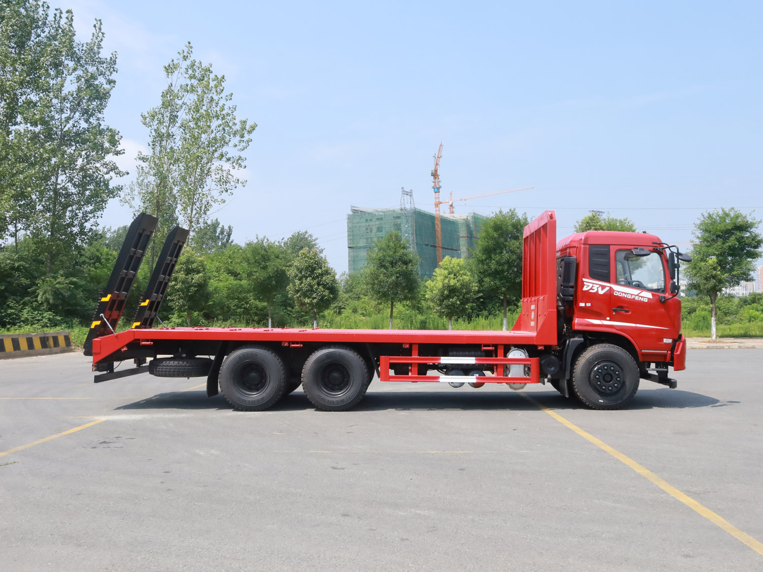 東風(fēng)暢行D3V后雙橋平板運輸車