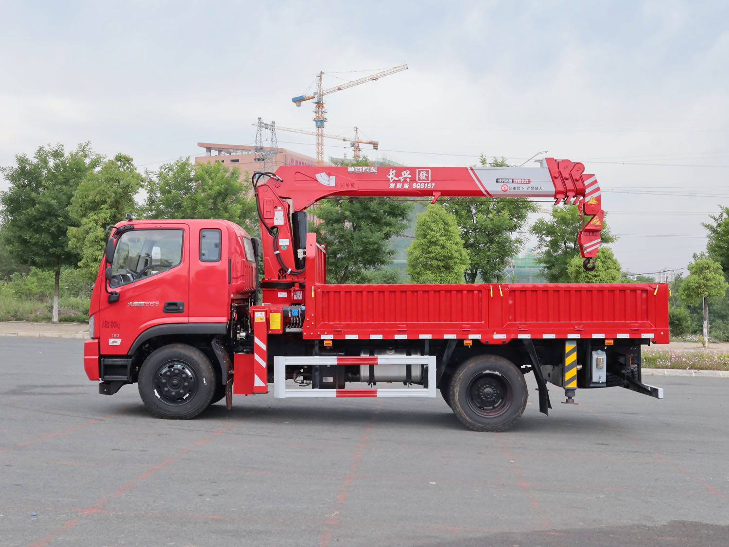 福田瑞沃排半上裝長興發財版6.3噸直臂式吊機