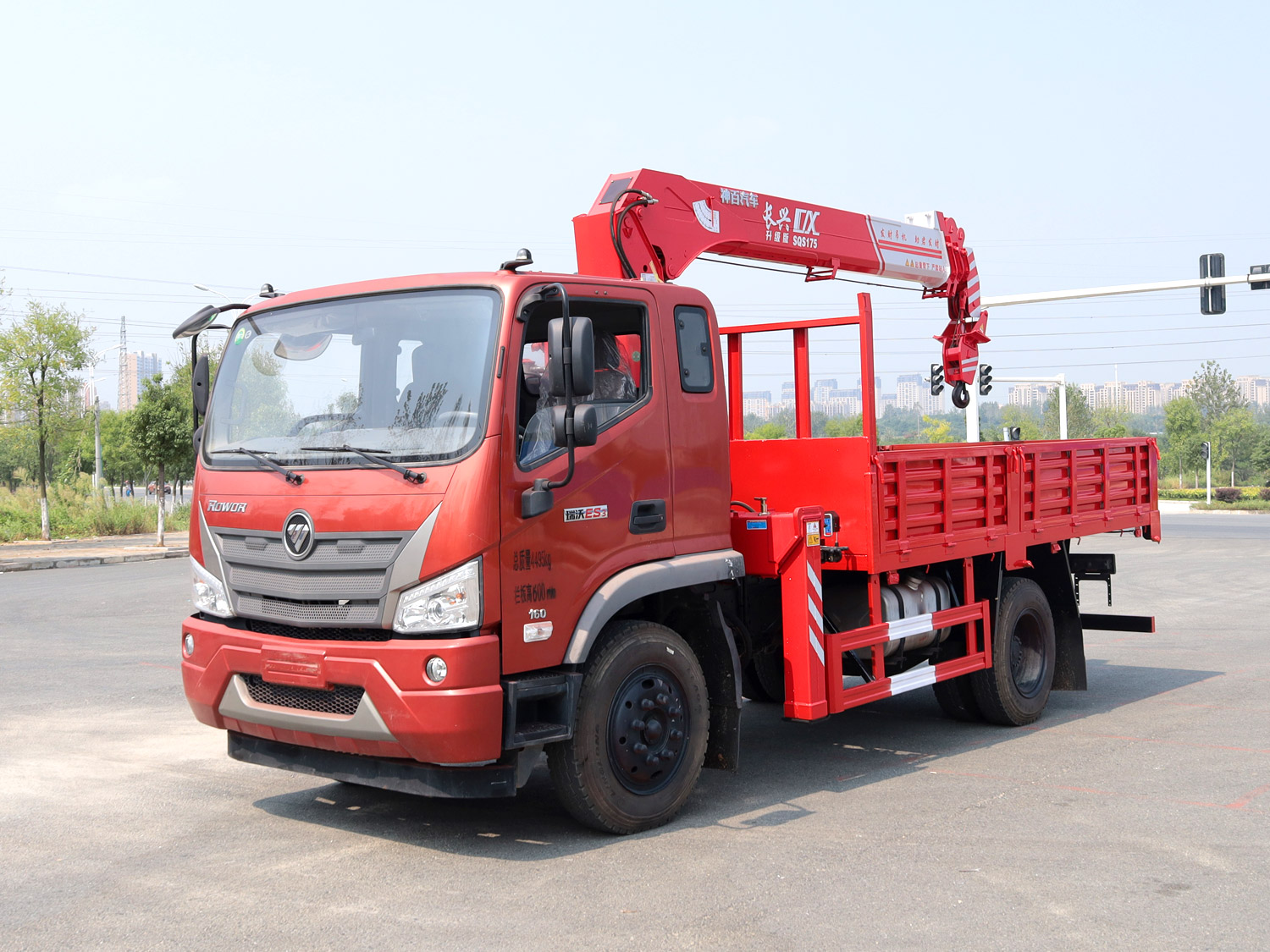 福田瑞沃排半上裝長(zhǎng)興發(fā)財(cái)版7噸直臂式吊機(jī)