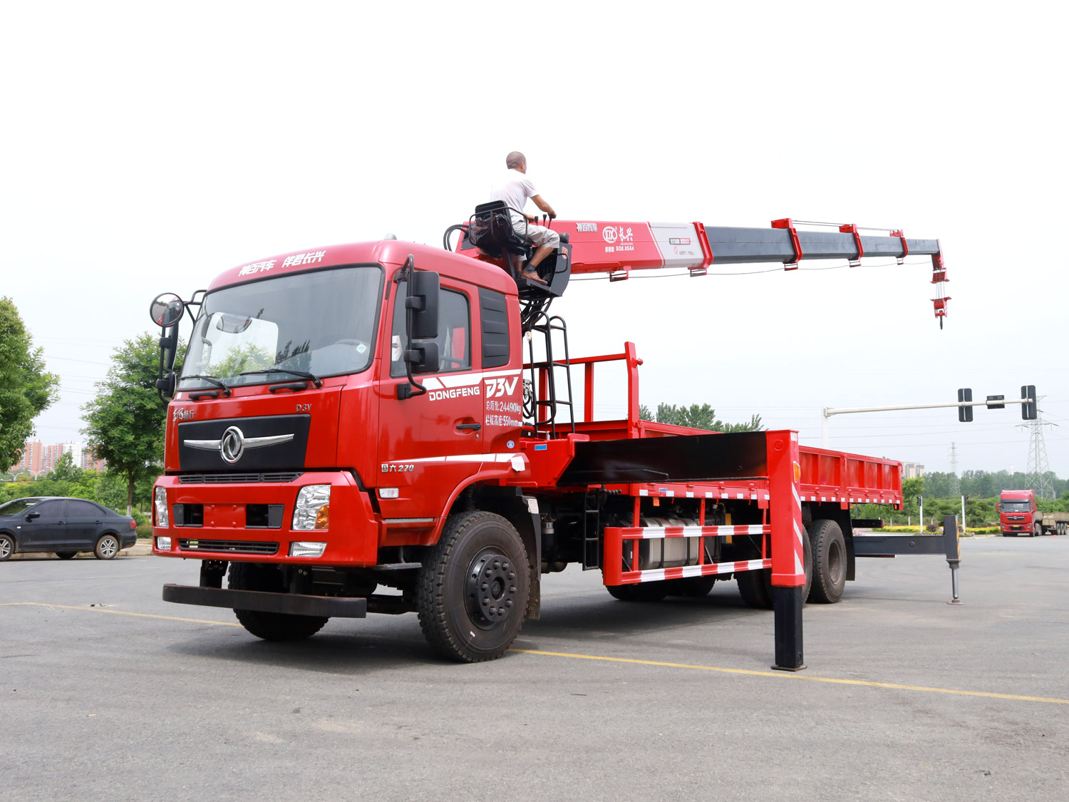 東風(fēng)暢行D3V后雙橋上裝長興8噸直臂式吊機