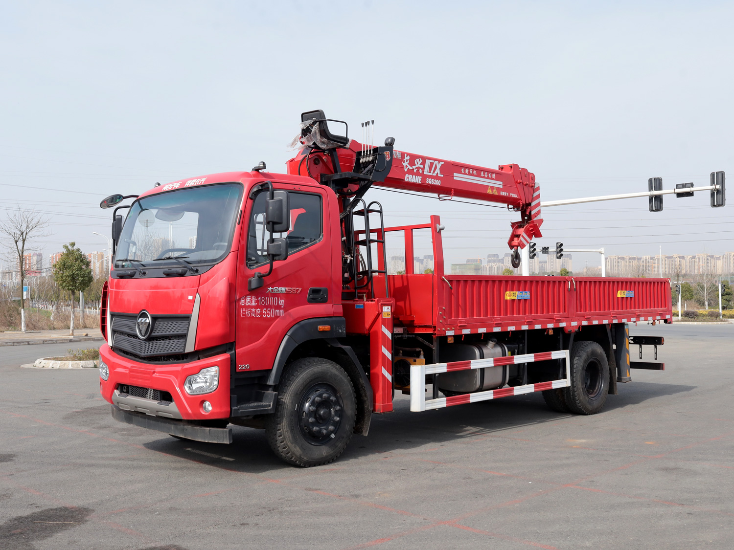 福田大金剛單排上裝長興發(fā)財版8噸直臂式吊機