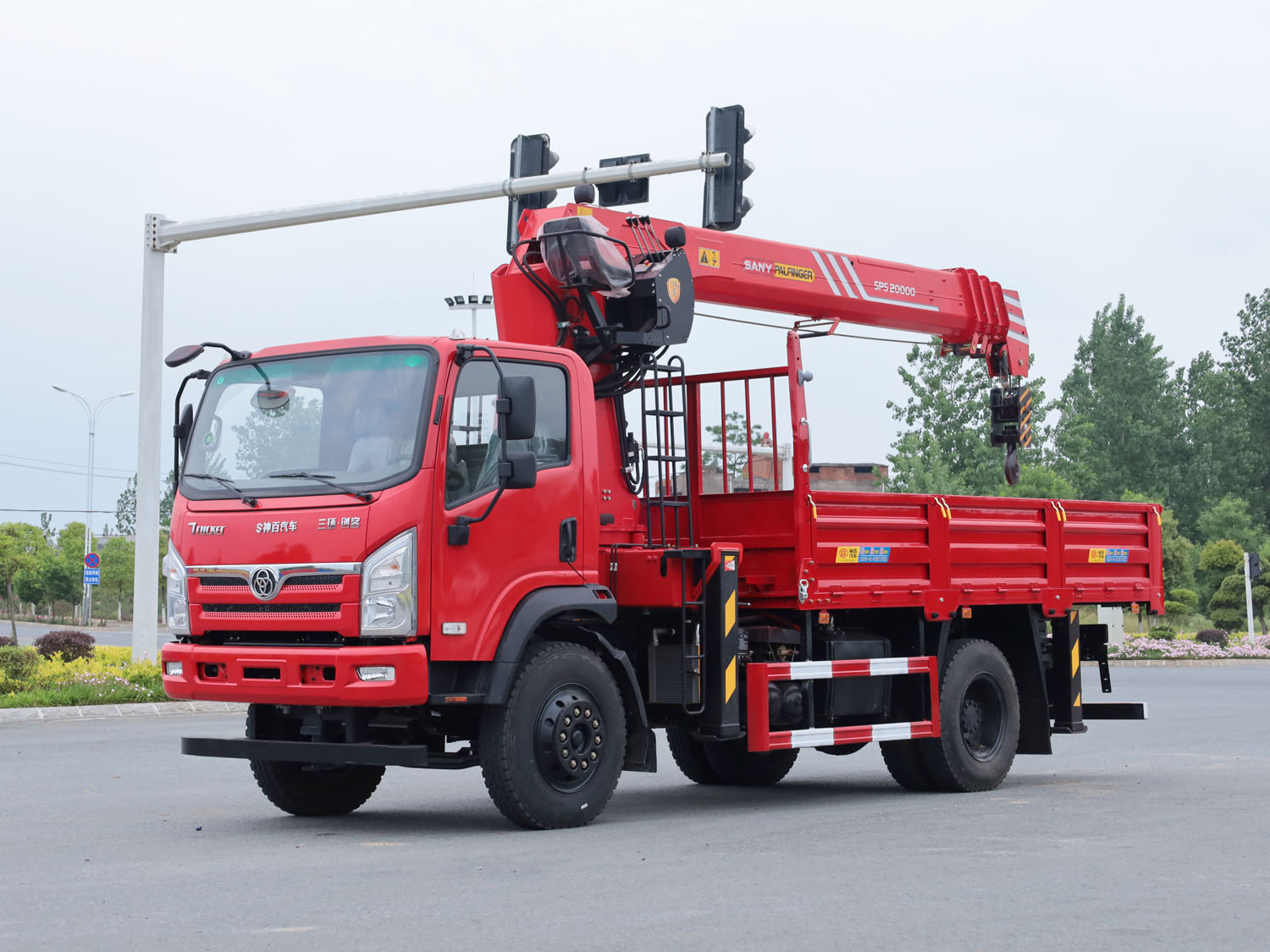 三環(huán)創(chuàng)客上裝三一8噸直臂式吊機(jī)