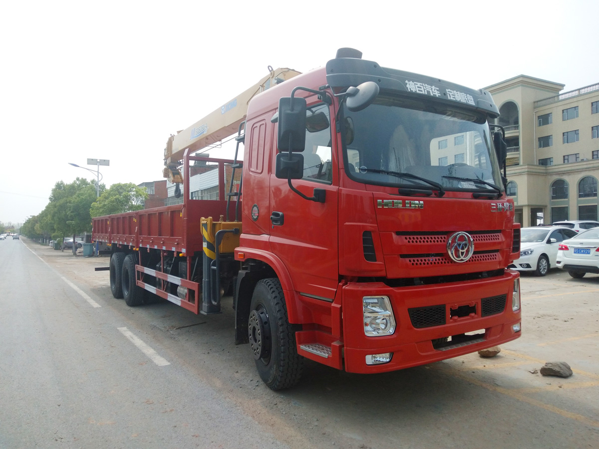 三環(huán)T280昊龍駕駛室后雙橋上裝徐工14噸直臂式吊機