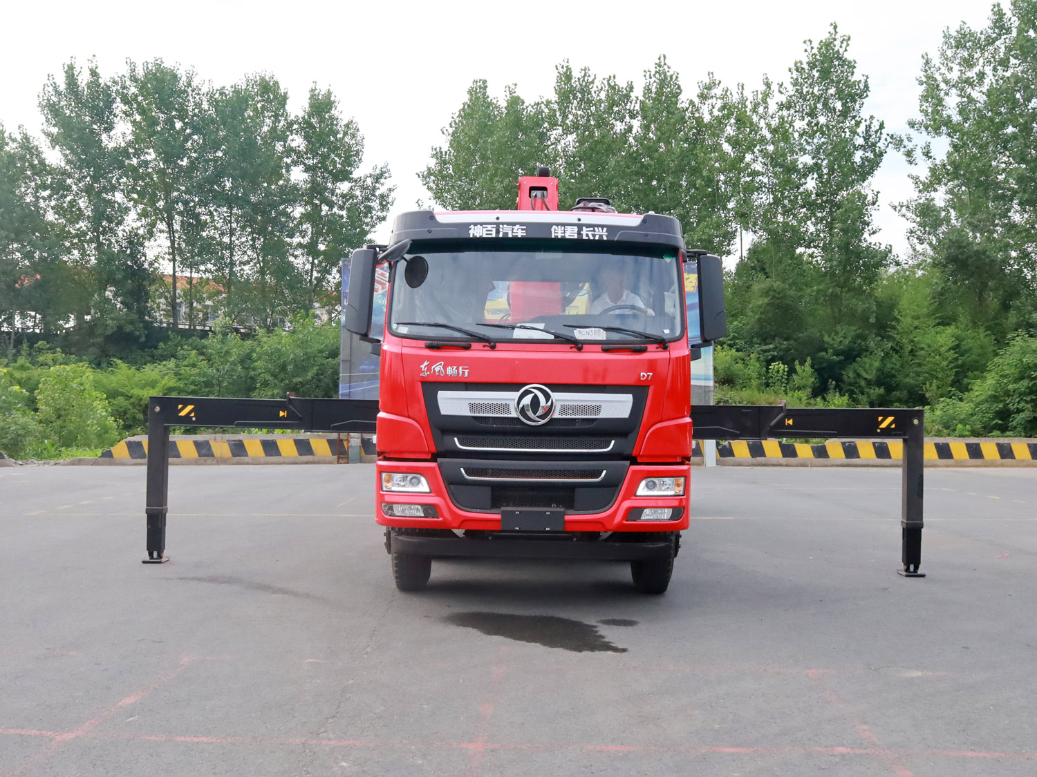 東風暢行D7前四后八上裝三一14噸直臂式吊機