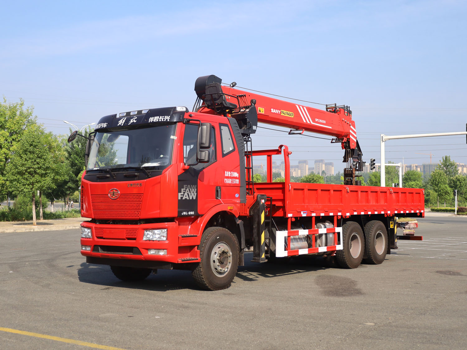 解放J6L后雙橋上裝三一14噸直臂式吊機（短軸距，帶副鉤）