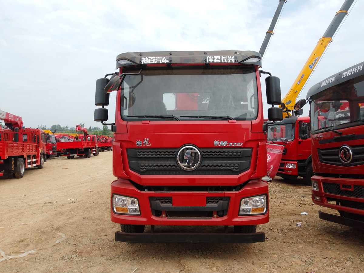 陜汽德龍新M3000駕駛室前四后八上裝三一16噸直臂式吊機(jī)