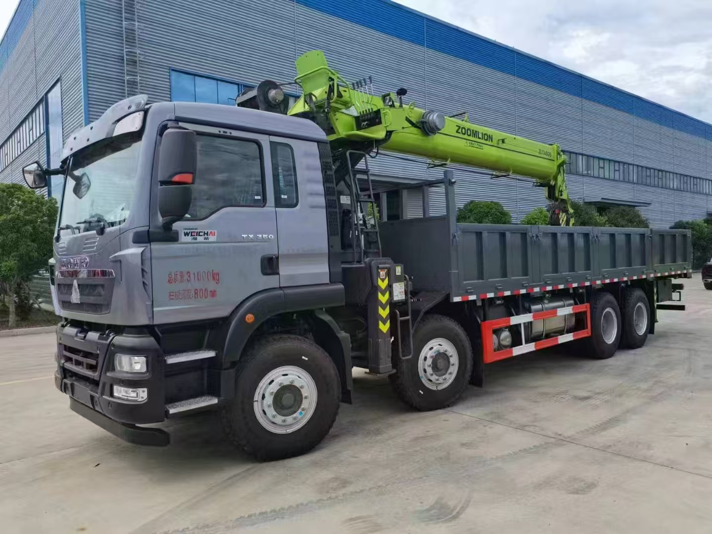 重汽豪沃前四后八活動車型