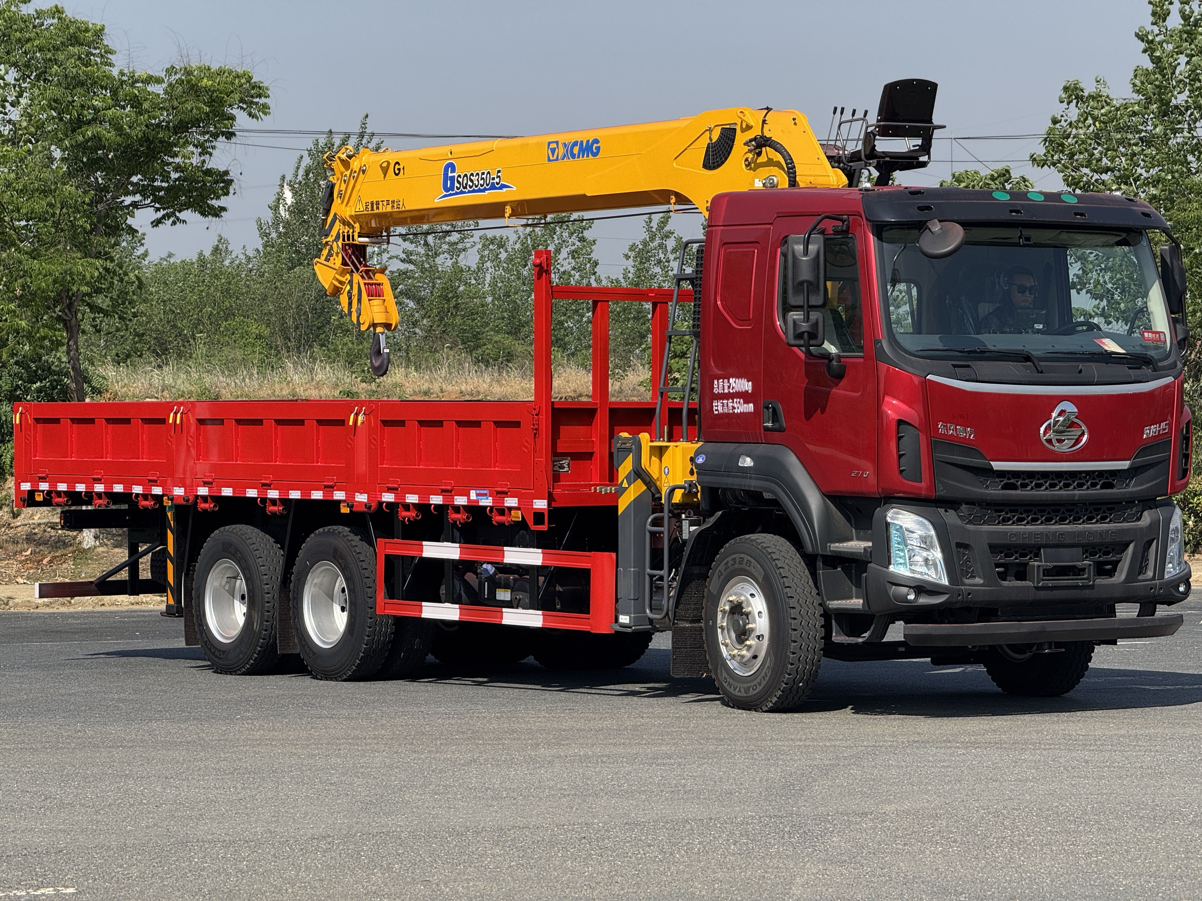 柳汽乘龍H5后八輪徐工14噸吊機