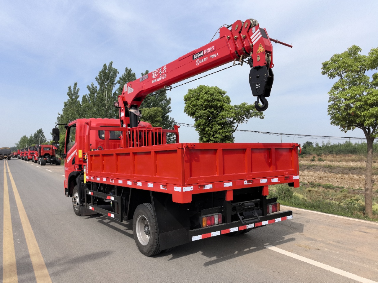 東風華神藍牌隨車吊